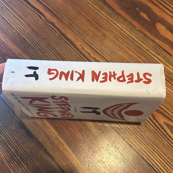 NWT Stephen King ‘It’ Novel - Picture 7 of 8
